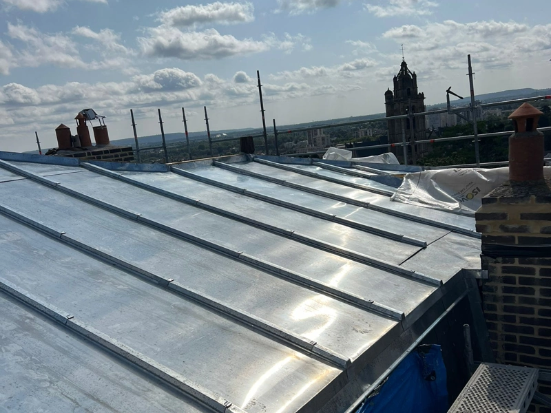 Toiture en zinc : avantages et inconvénients Toiture zinc avantages