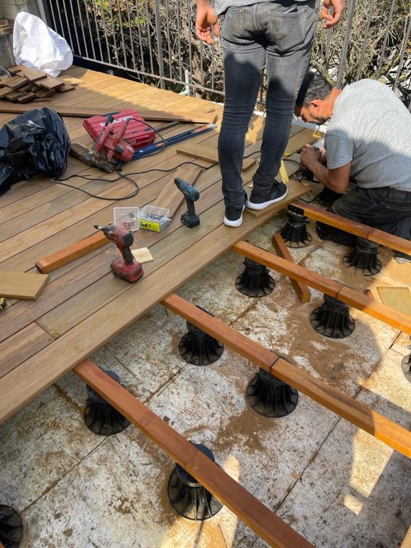 Pose dune terrasse sur plot