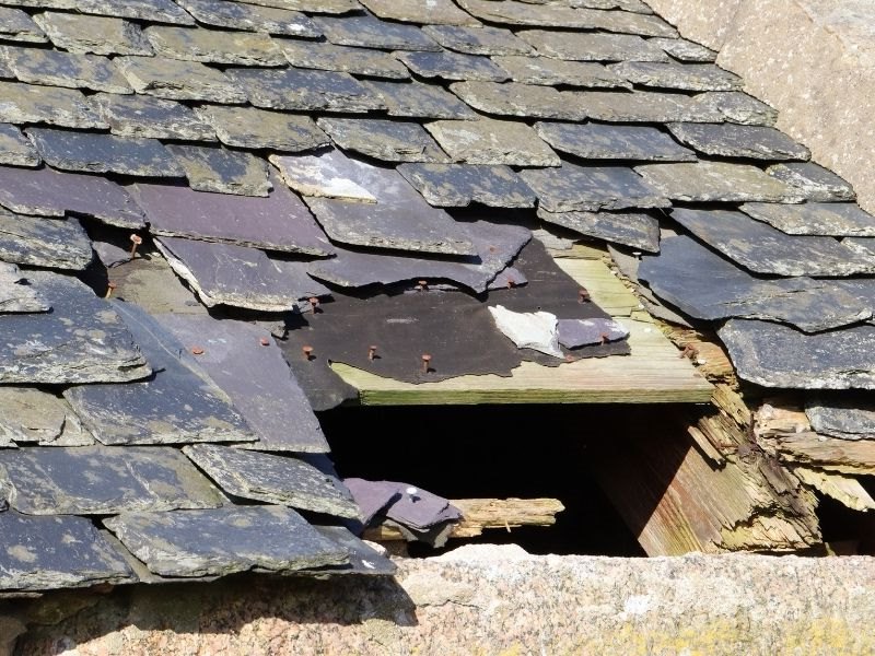 Rénovation d'une toiture ardoise Ardoise de toiture ancienne