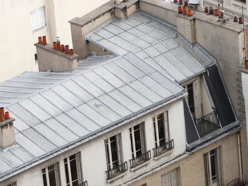 Toit haussmannien : tout savoir Toit en zinc sur tasseaux
