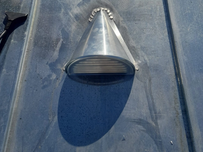 Joint debout en zinc pour toiture Finitions d'une couverture en zinc joint debout