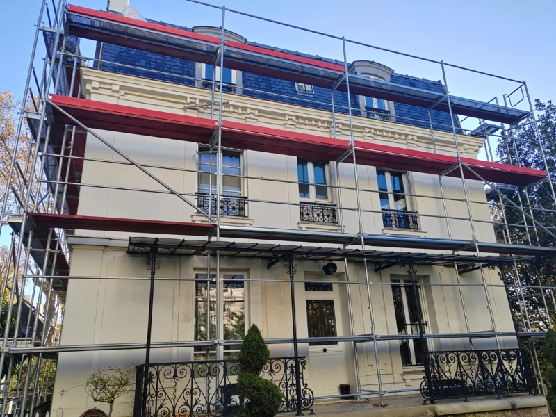 Ravalement d'une façade de maison ancienne