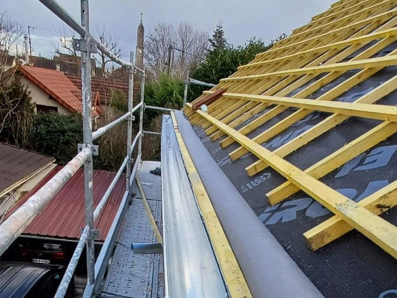 Isolation de toiture par l'extérieur : prix, méthodes et conseils Isolation de toiture par l'extérieur