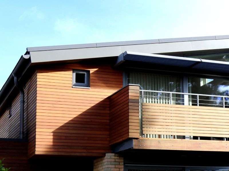 Pose de bardage extérieur à Paris et en Île-de-France Maison avec bardage bois