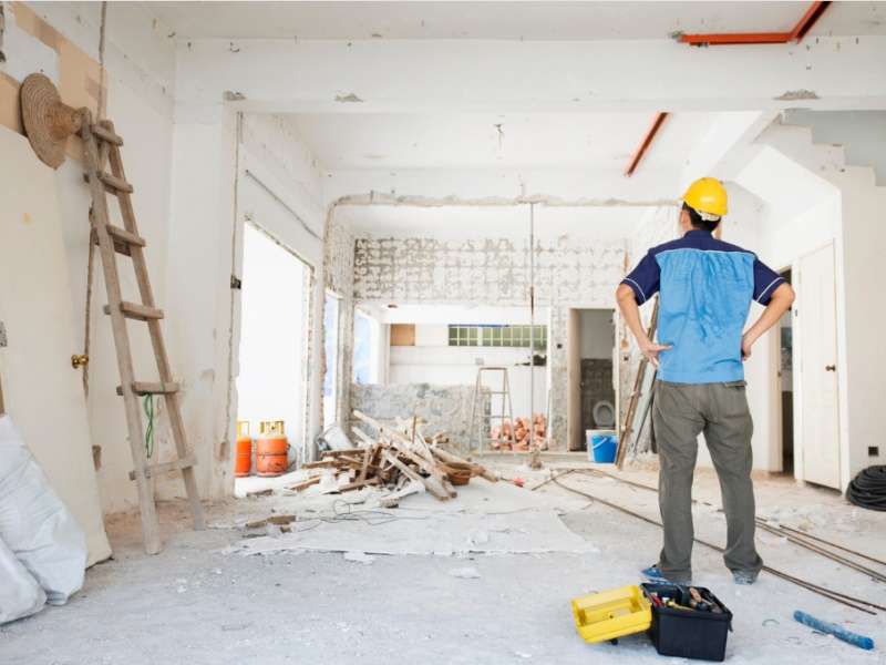 Qui contacter pour rénover une maison ?