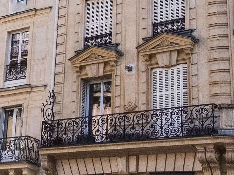 Grille de balcon en fer forgé