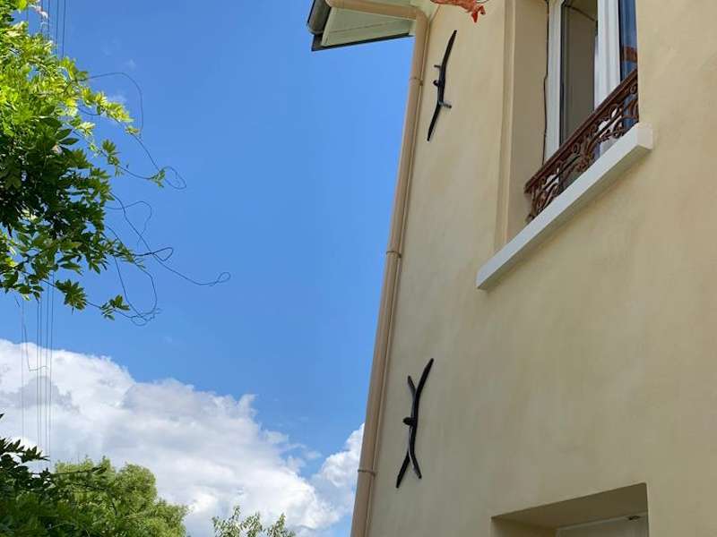 Clé de tirant (croix de chaînage)
