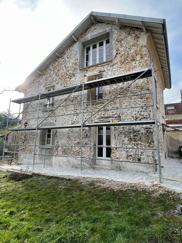 Piochage facade bazemont
