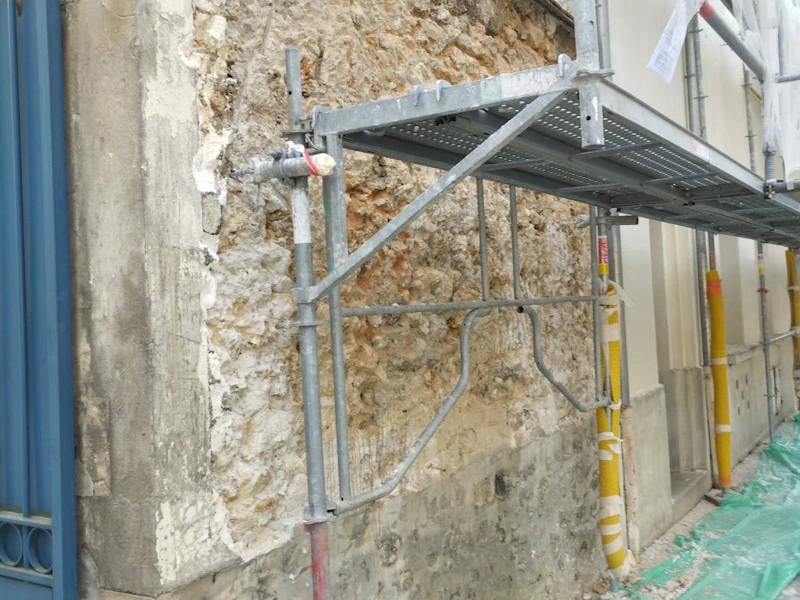 Prix de piquage d'un mur en pierre au m2 Piquage d'un mur