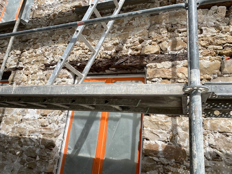 Prix de piquage d'un mur en pierre