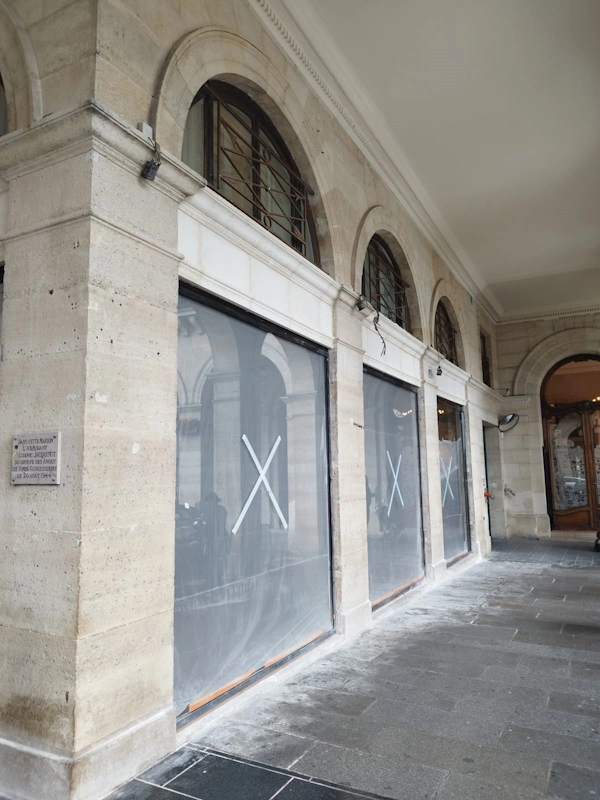 Refection devanture pierre paris