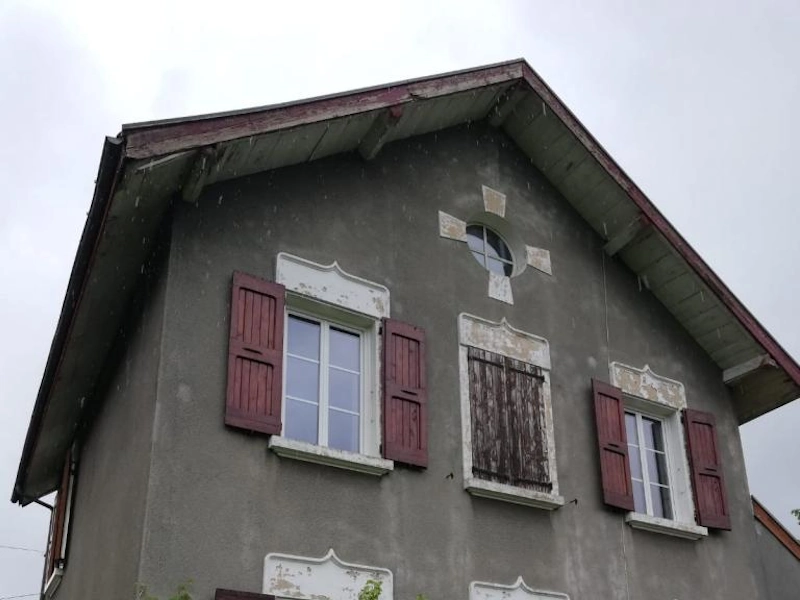 Ravalement de façade en machefer