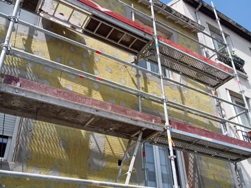 Enduit à la chaux isolant : la solution pour le bâti ancien protégé Panneaux isolants pour façade