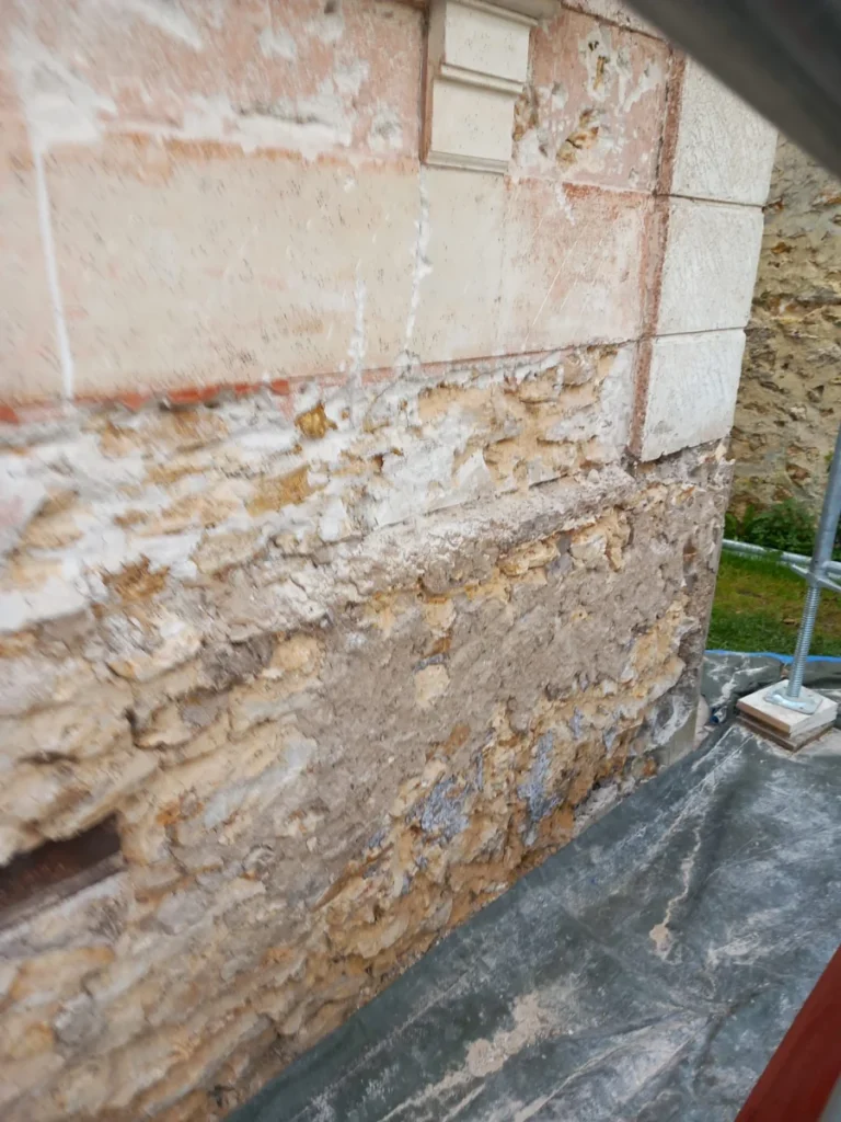 Renovation facade pierre et chaux verrieres le buisson