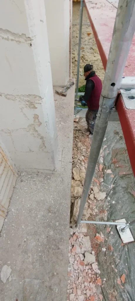 Renovation facade traditionnelle verrieres le buisson