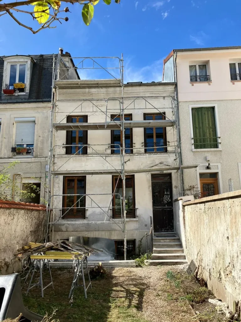 Restoration facade ancienne montreuil