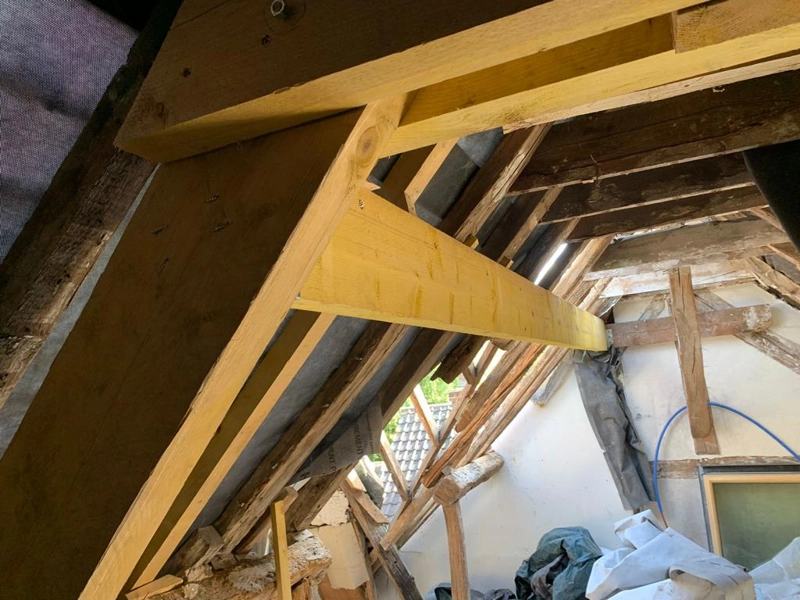 Traitement et rénovation de charpente à Paris et en Île-de-France Renforcement de charpente en bois