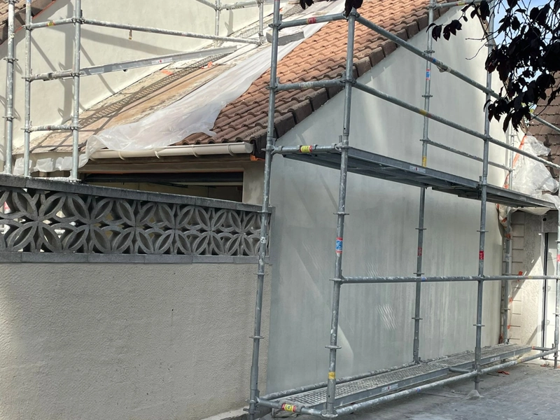 Ravalement de façade pas cher : risques, méthodes et conseils Ravalement à petit prix