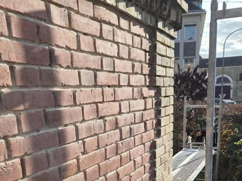 Jointoiement mur en brique